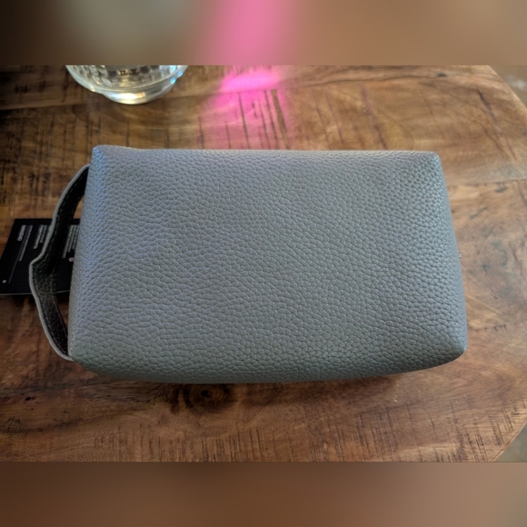 New United Polaris Business Class Therabody Amenity Kit & contents - Picture 6 of 8